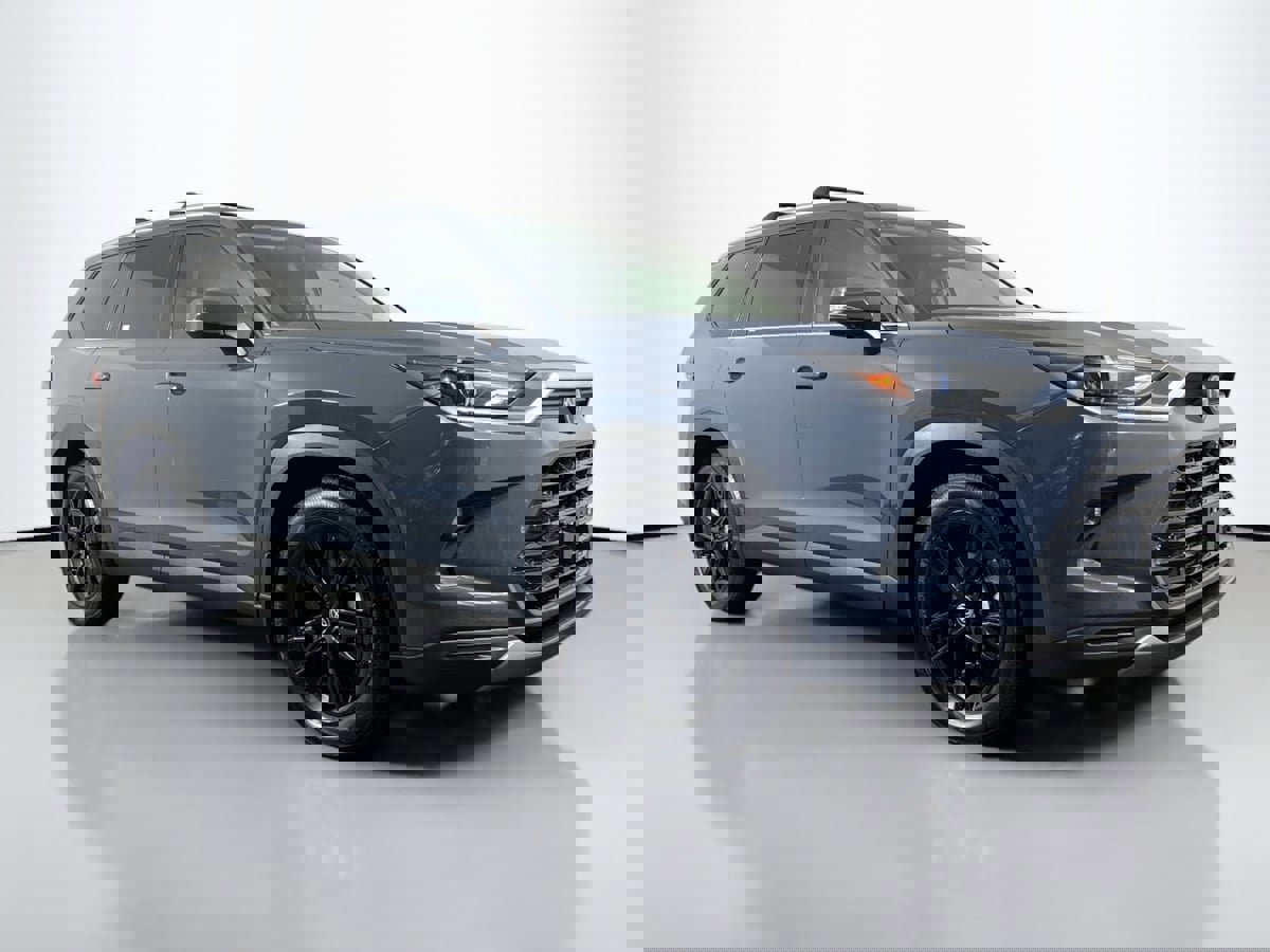 Used 2024 Toyota Grand Highlander XLE image 3