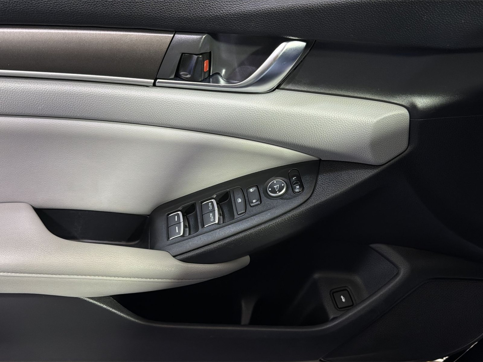 Used 2018 Honda Accord LX image 30