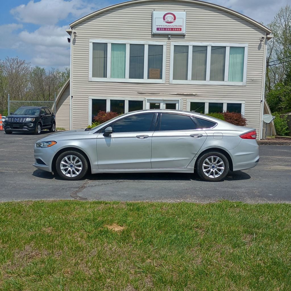 Used 2017 Ford Fusion S image 2