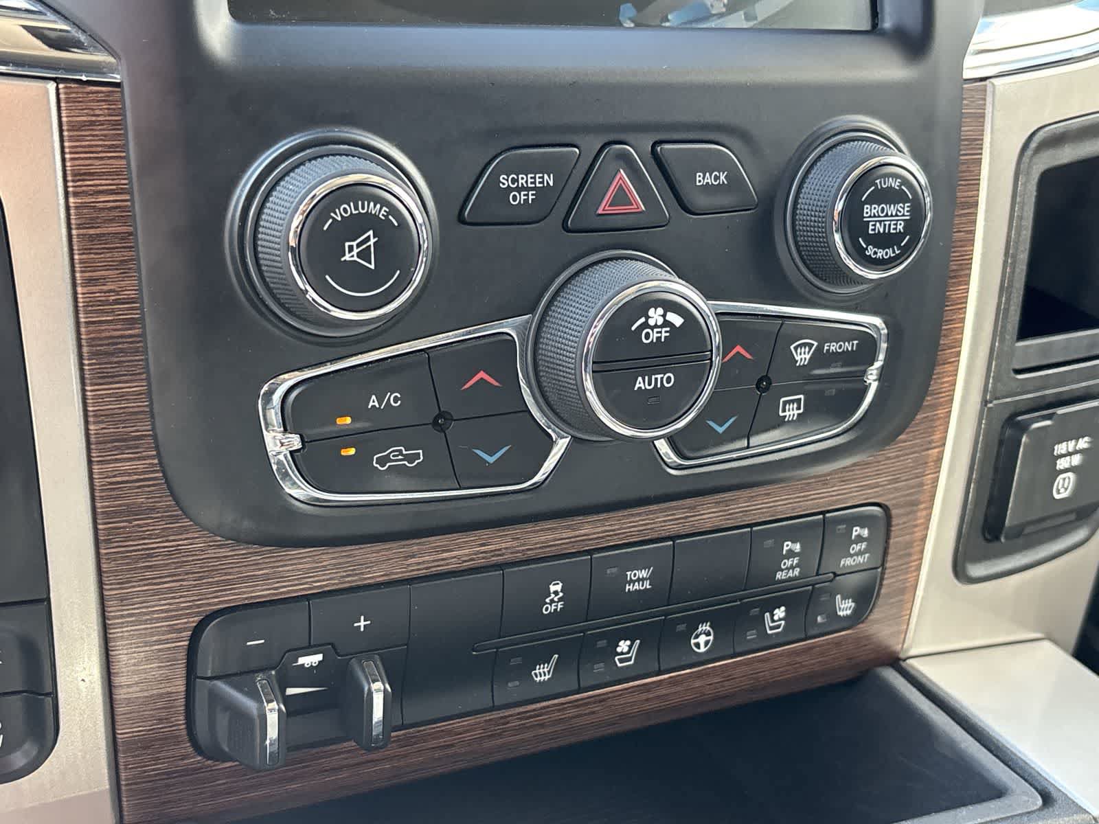 Used 2016 RAM 1500 Laramie w/ Convenience Group AWD/4WD image 28