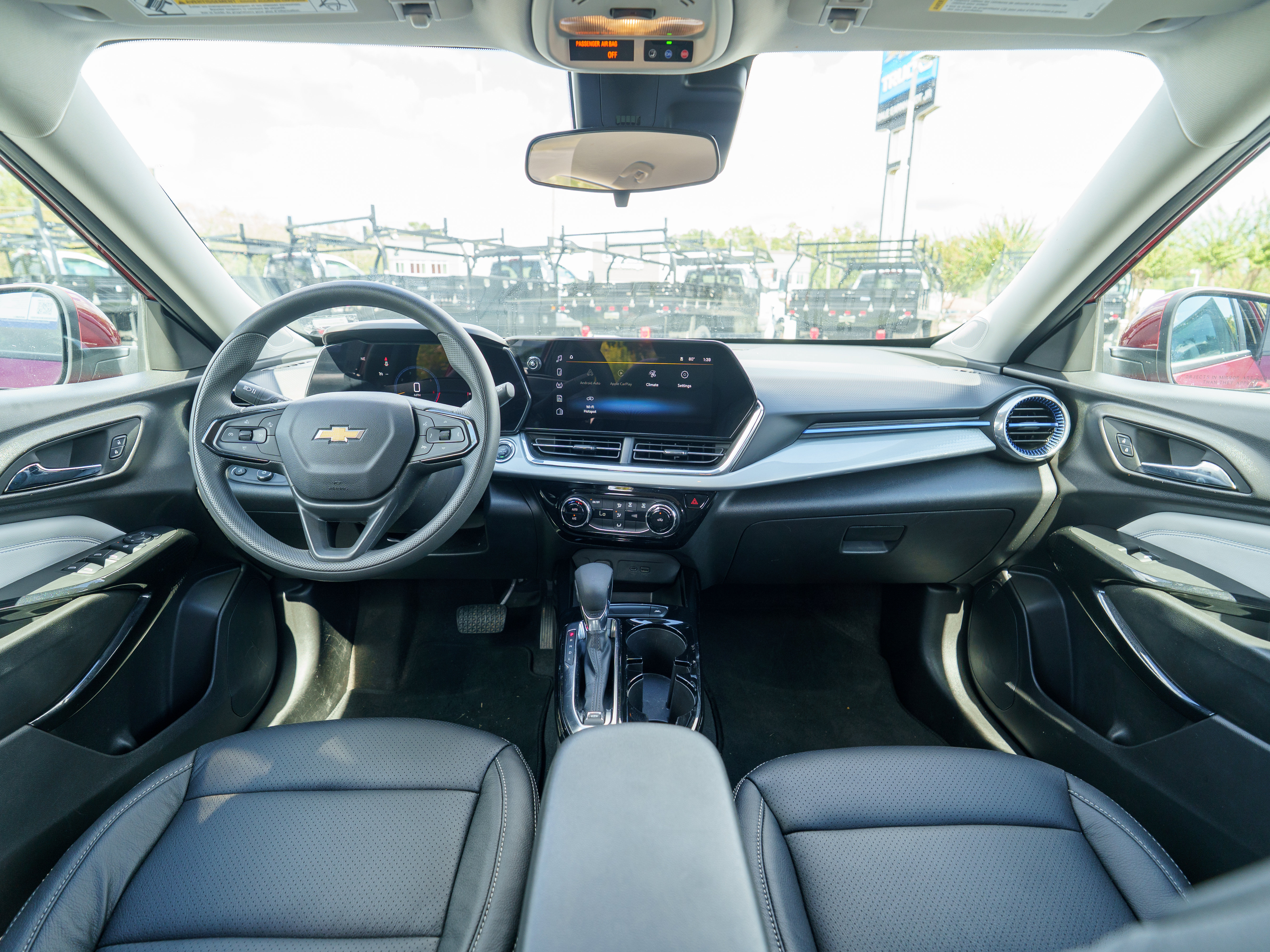 Used 2025 Chevrolet Trax LT FWD image 13