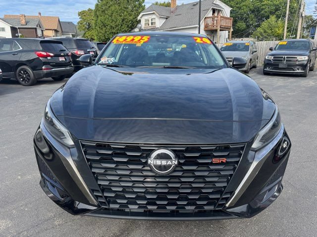 Used 2024 Nissan Altima 2.5 SR FWD image 2