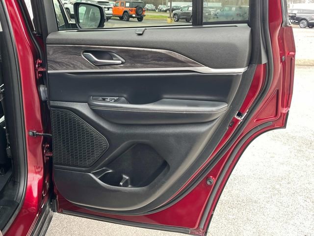 Certified 2023 Jeep Grand Cherokee Limited w/ Luxury Tech Group II image 10