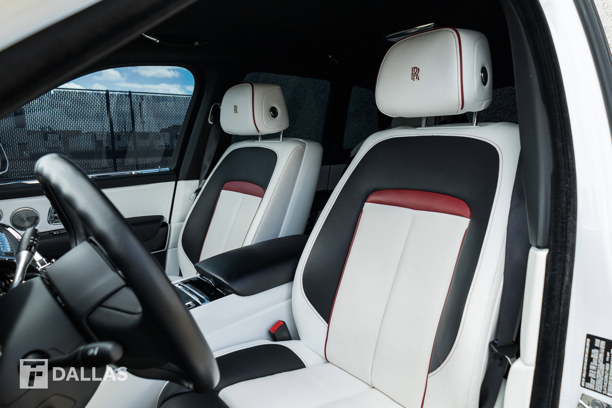 Used 2022 Rolls-Royce Cullinan w/ Technology Package AWD/4WD image 24
