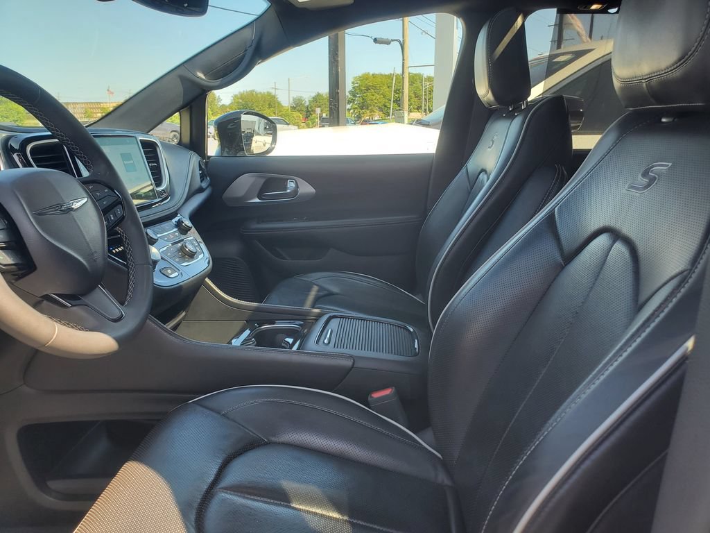 Used 2025 Chrysler Pacifica Limited FWD image 5