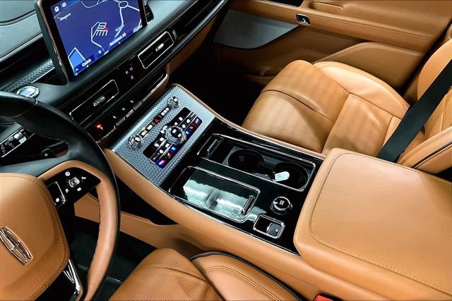 Used 2023 Lincoln Aviator Black Label w/ Class IV Trailer Tow Package image 14