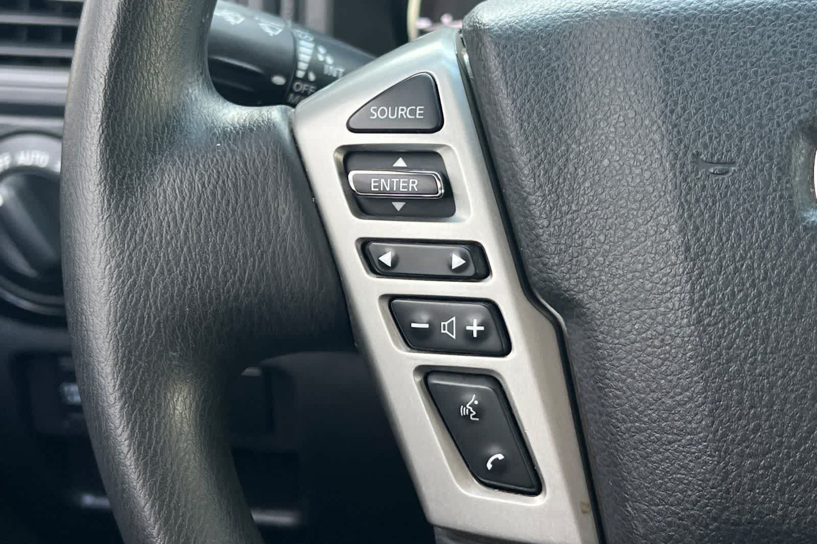 Used 2022 Nissan Titan SV AWD/4WD image 28