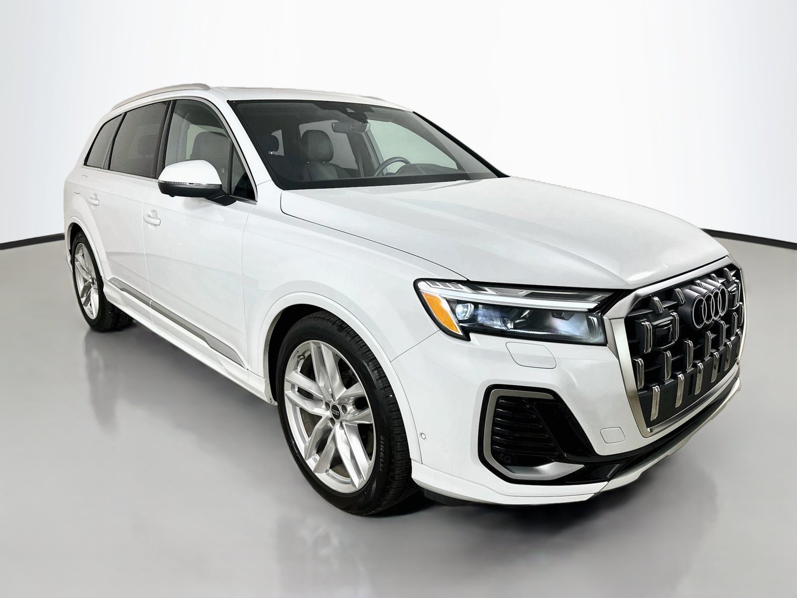 Used 2025 Audi Q7 3.0T Premium Plus w/ Premium Plus Package AWD/4WD image 3