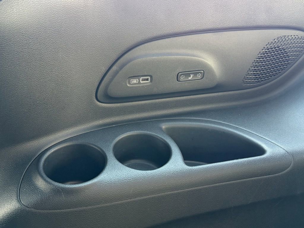 Used 2020 Chrysler Pacifica Limited image 38