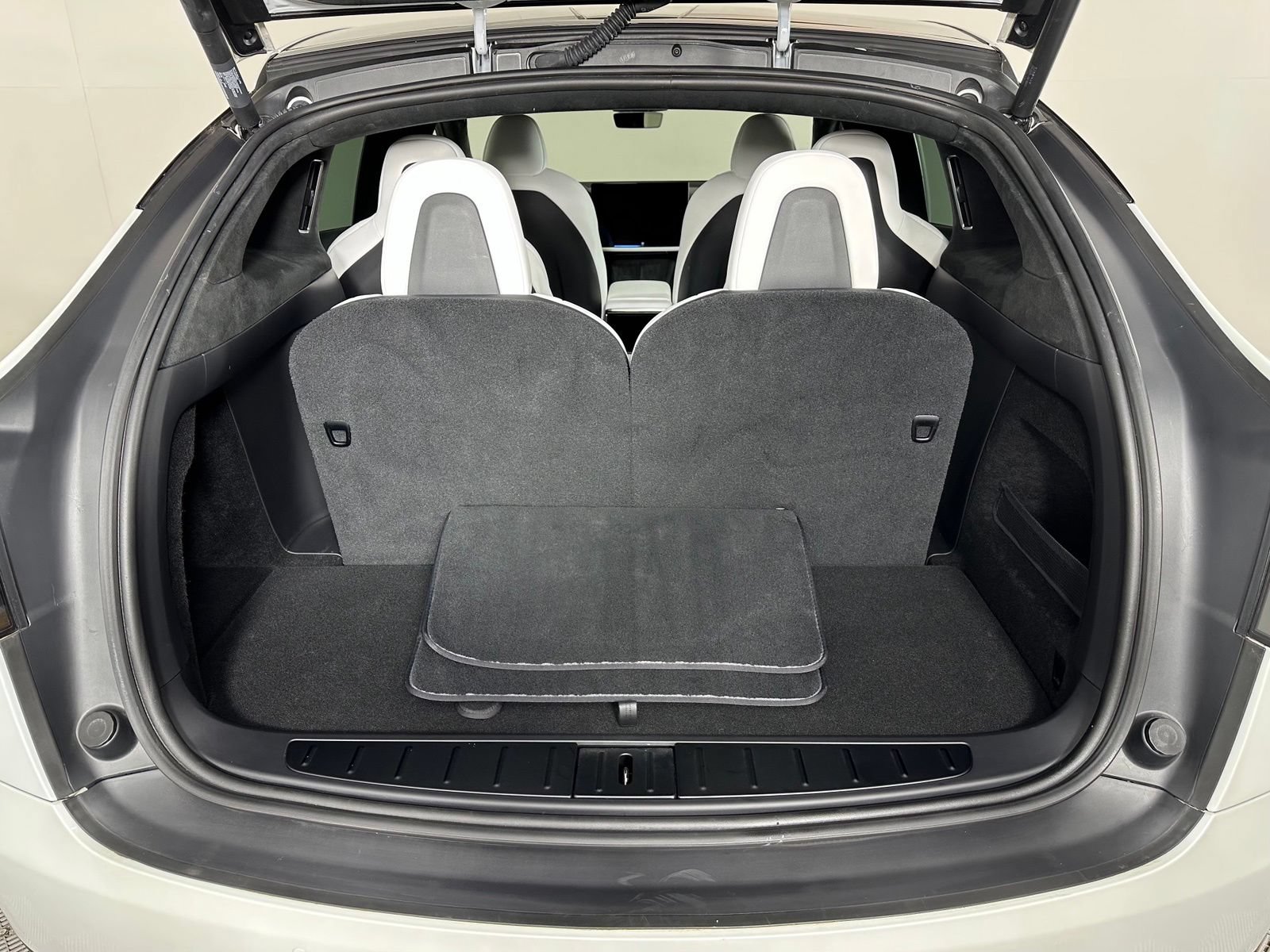 Used 2023 Tesla Model X AWD/4WD image 29