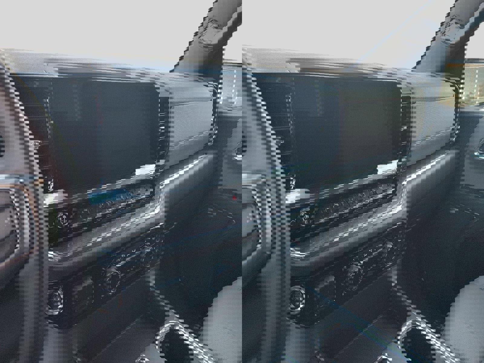 Used 2024 Chevrolet Silverado 1500 LTZ image 10