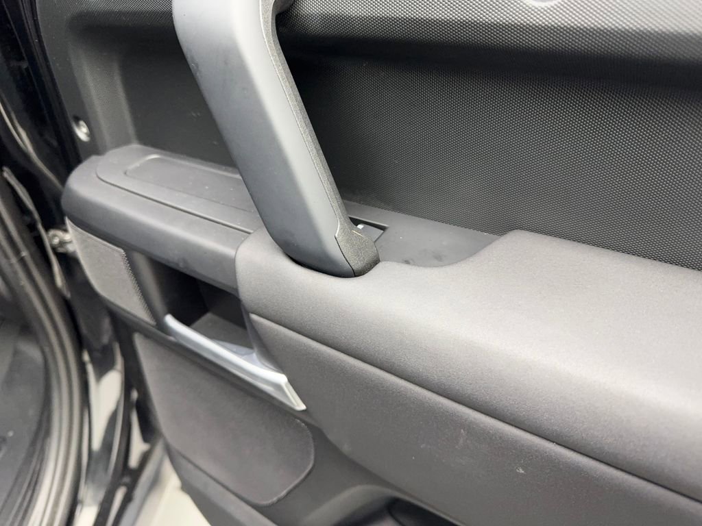 Used 2025 Land Rover Defender 110 S image 41