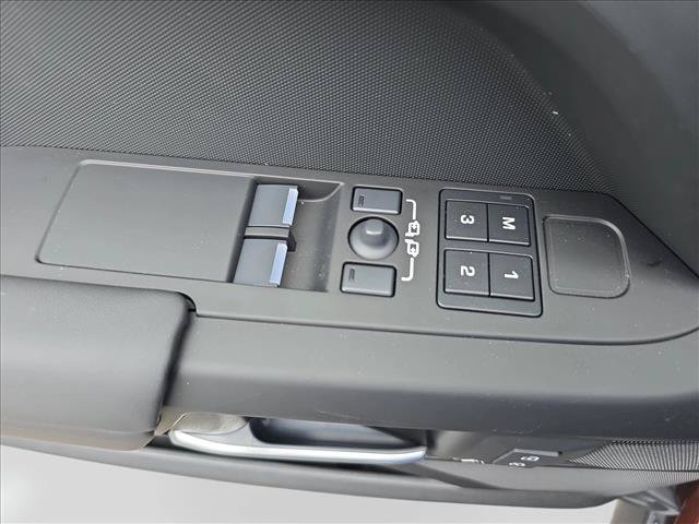 New 2026 Land Rover Defender 90 X-Dynamic SE AWD/4WD image 27