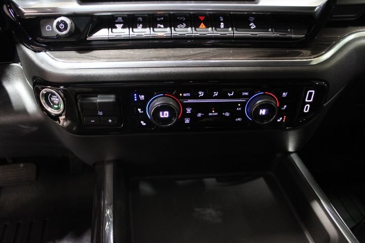 Used 2024 Chevrolet Silverado 2500 LTZ w/ LTZ Convenience Package AWD/4WD image 35