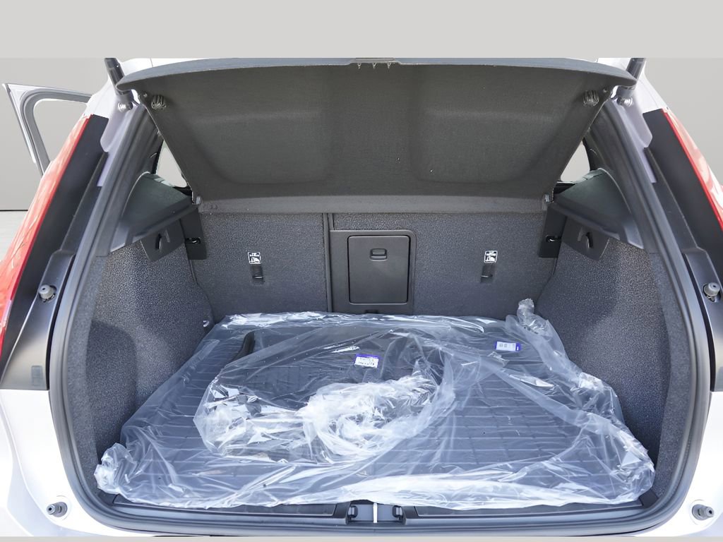 New 2026 Volvo XC40 B5 Core w/ Protection Package image 22