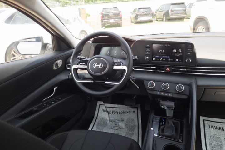 New 2026 Hyundai Elantra SE FWD image 19
