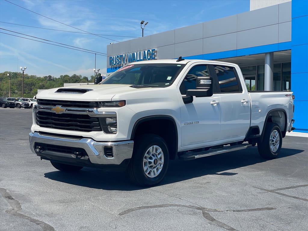 Used 2024 Chevrolet Silverado 2500 LT image 3