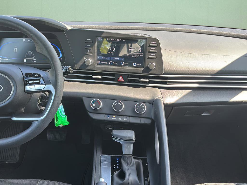 Certified 2025 Hyundai Elantra SE FWD image 22