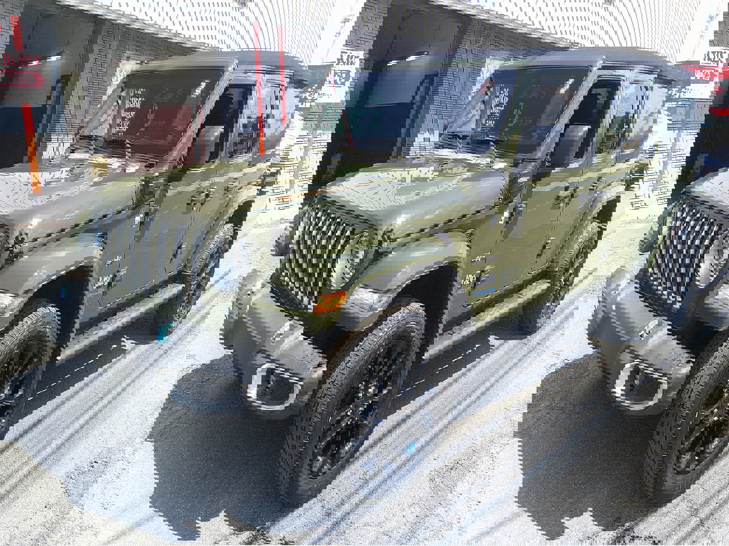 Used 2022 Jeep Wrangler Sahara image 11