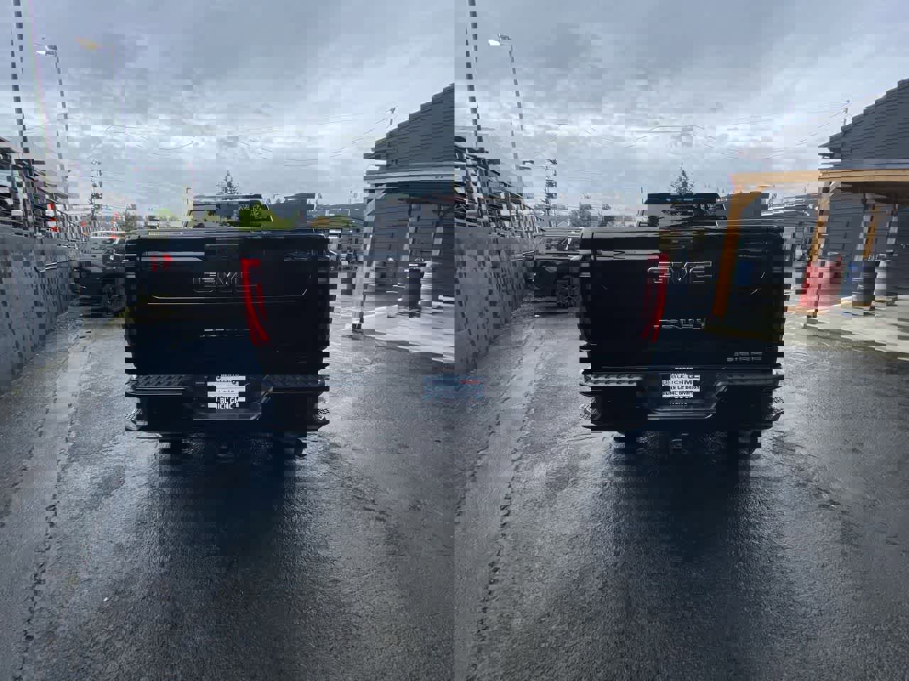 Used 2024 GMC Sierra 3500 Denali Ultimate AWD/4WD image 5