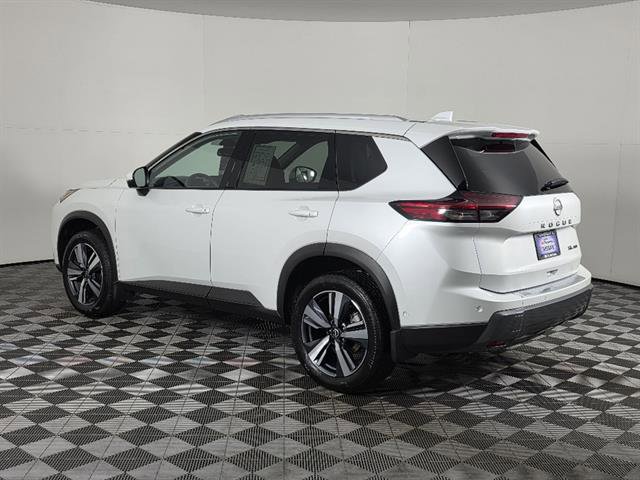 Used 2024 Nissan Rogue SL w/ SL Premium Package AWD/4WD image 7
