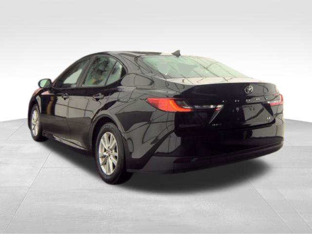 Used 2025 Toyota Camry LE FWD image 4