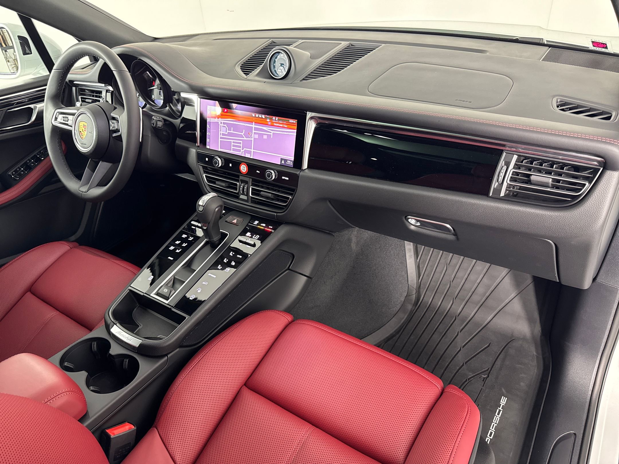 Certified 2026 Porsche Macan image 28