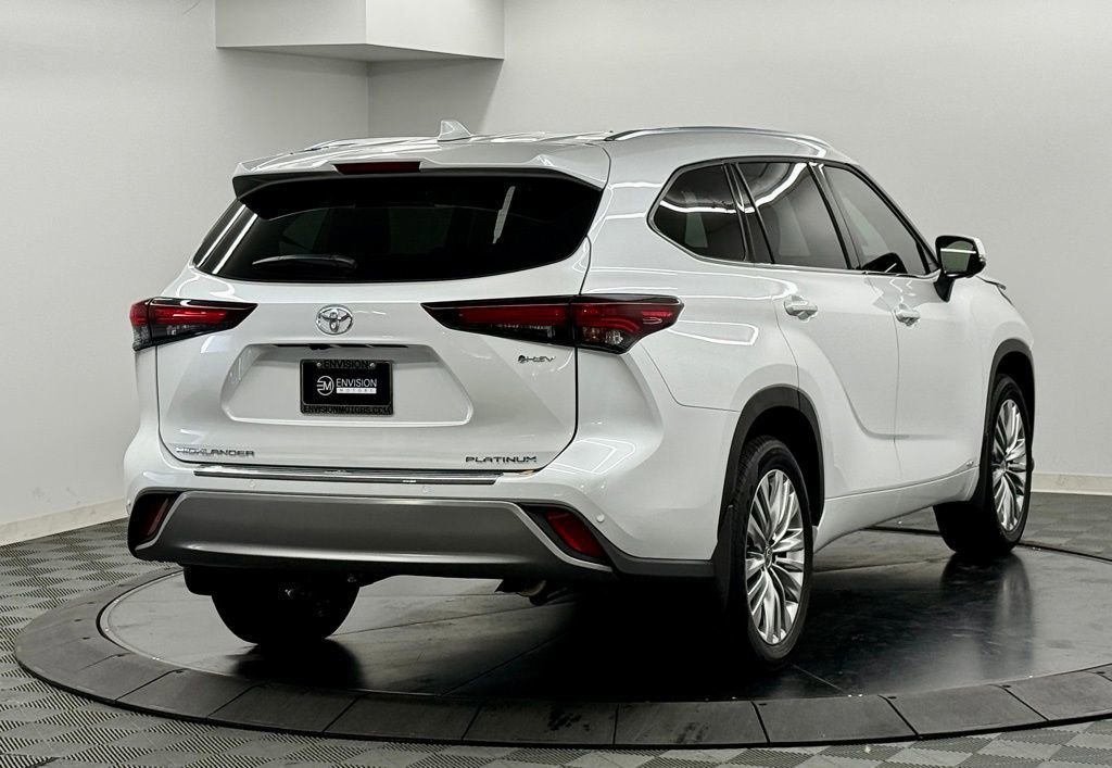 Used 2026 Toyota Highlander Platinum image 8