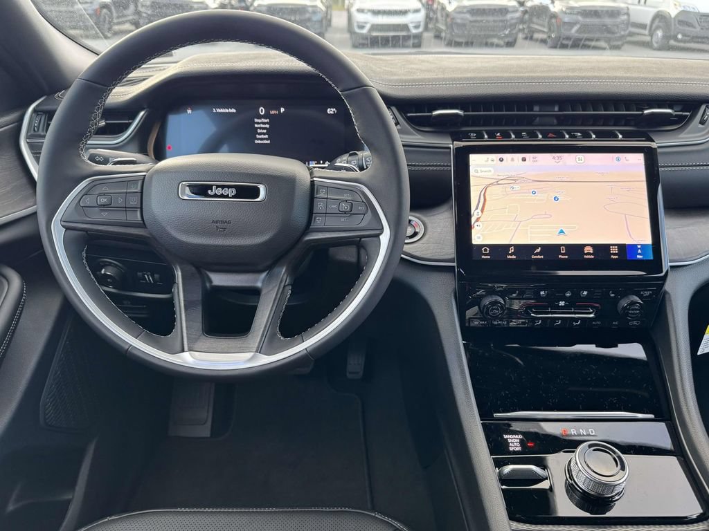 New 2025 Jeep Grand Cherokee Limited w/ Luxury Tech Group II AWD/4WD image 17
