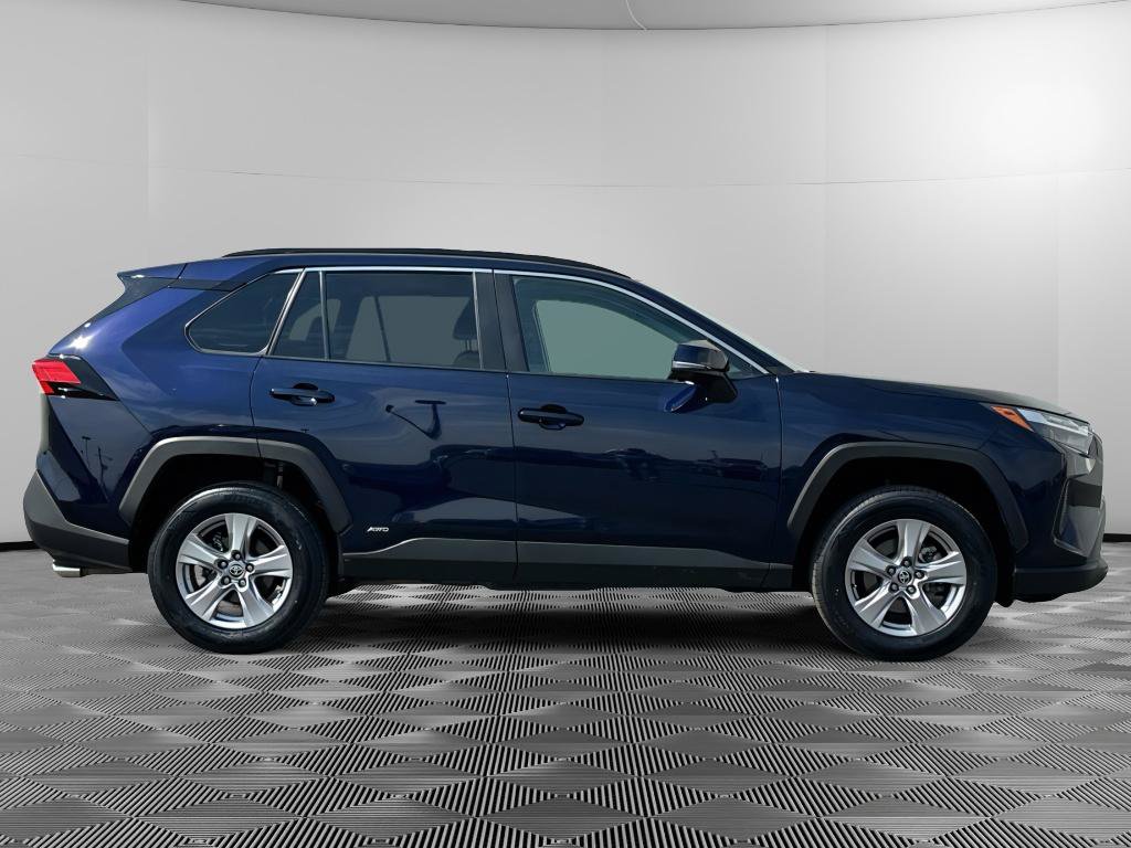Used 2022 Toyota RAV4 XLE AWD/4WD image 3