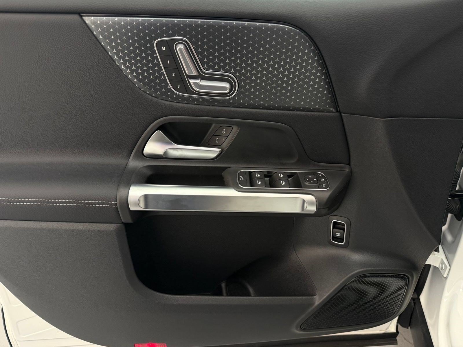 New 2026 Mercedes-Benz GLB 250 image 11