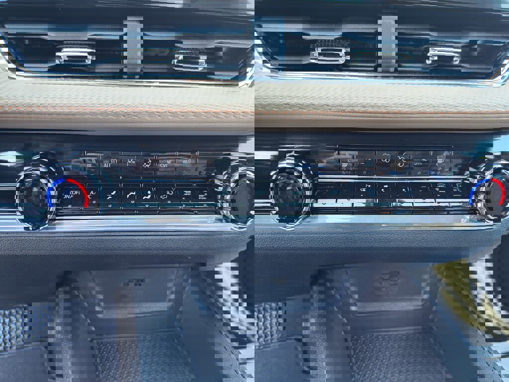 New 2026 Chevrolet Equinox ACTIV w/ Safety and Technology Package image 12