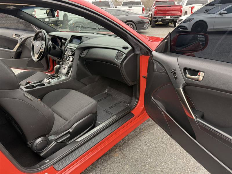 Used 2015 Hyundai Genesis 3.8 image 12