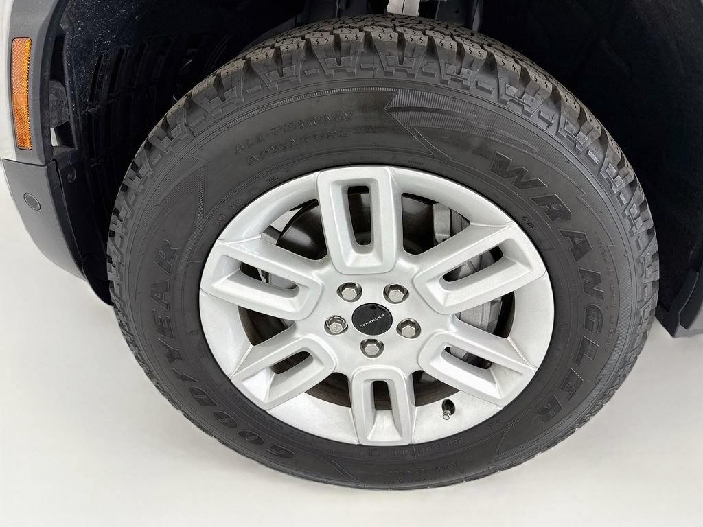 Certified 2026 Land Rover Defender 110 S AWD/4WD image 29