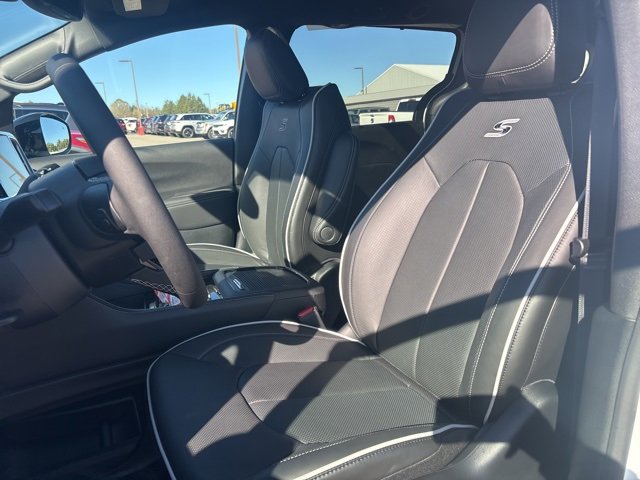 New 2026 Chrysler Pacifica Limited w/ S Appearance Package image 17