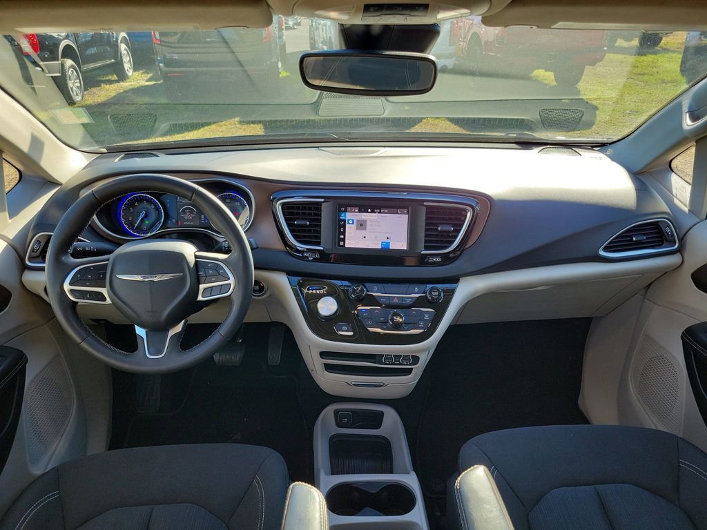 Used 2023 Chrysler Voyager LX image 27