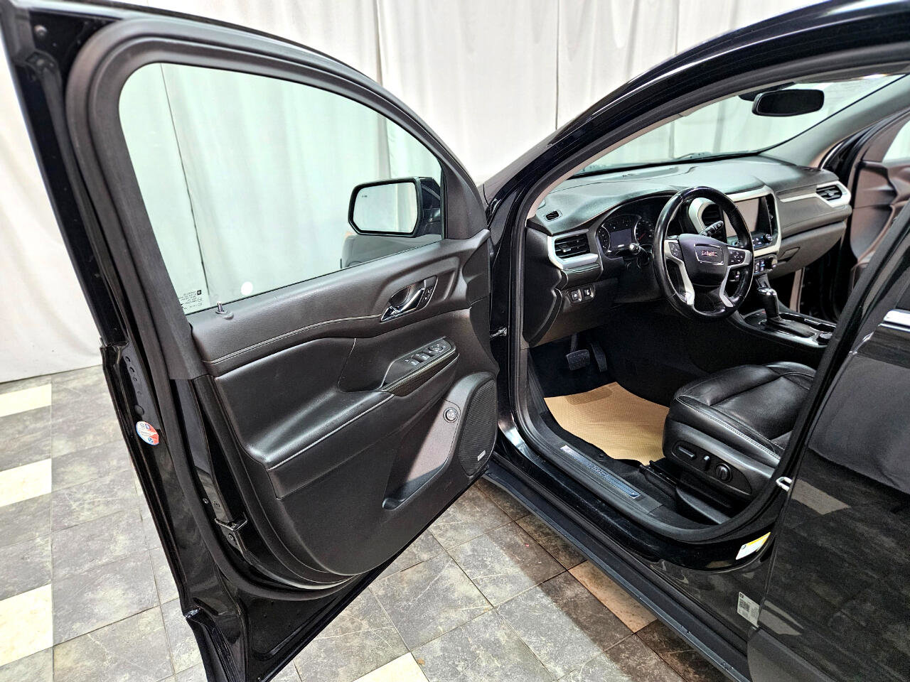 Used 2019 GMC Acadia SLT image 8