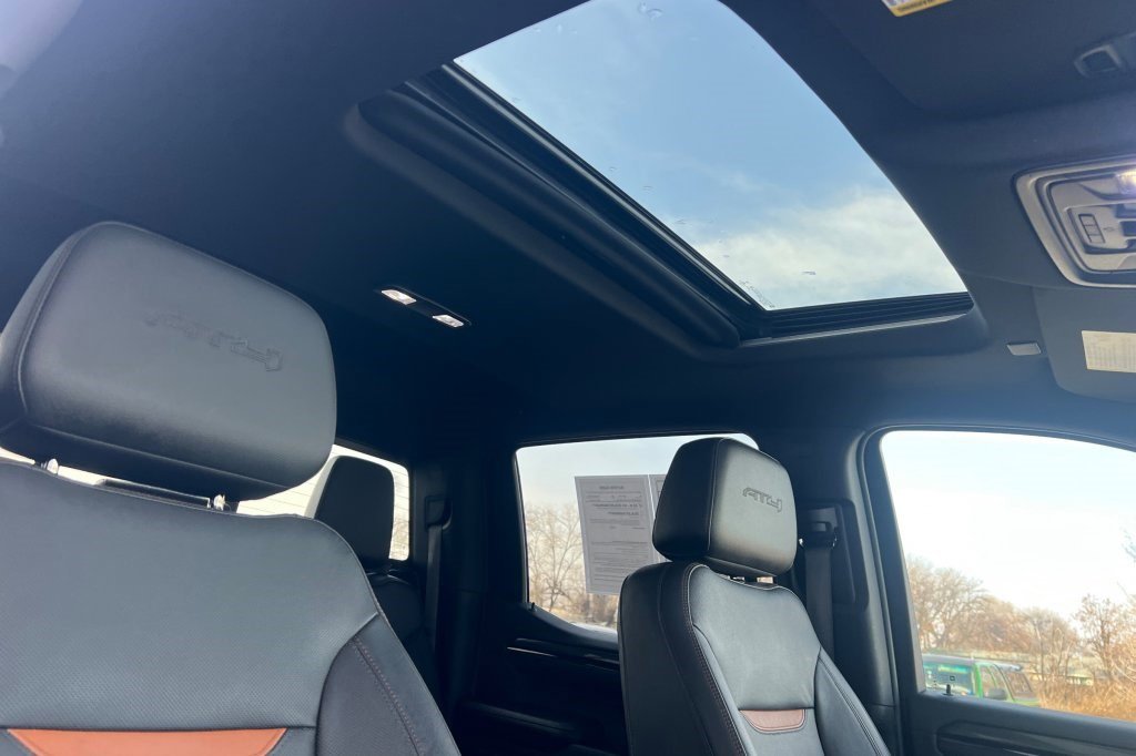 Certified 2022 GMC Sierra 1500 AT4 w/ AT4 Preferred Package image 13