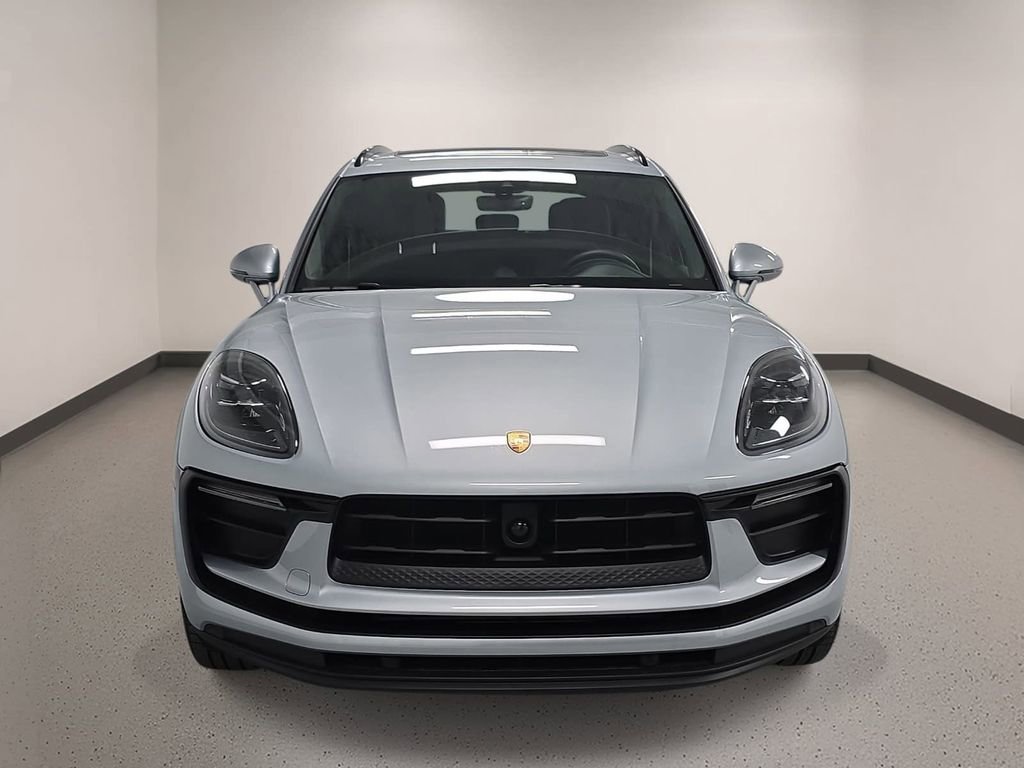 Certified 2025 Porsche Macan AWD/4WD image 9