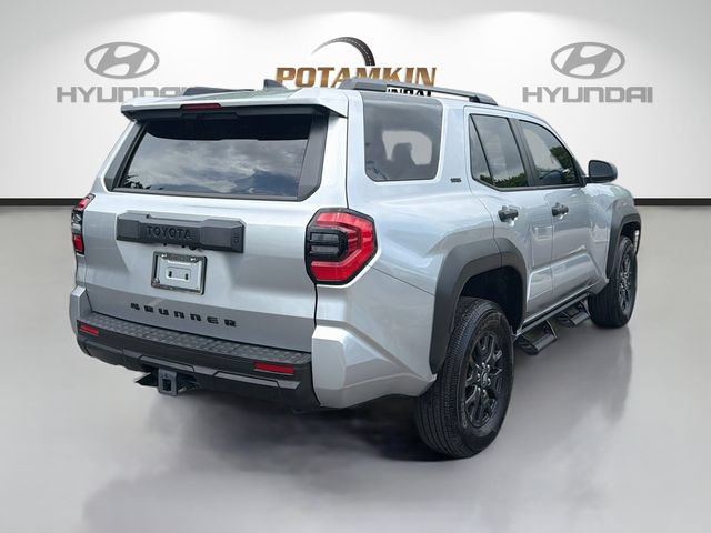 Used 2025 Toyota 4Runner SR5 AWD/4WD image 5