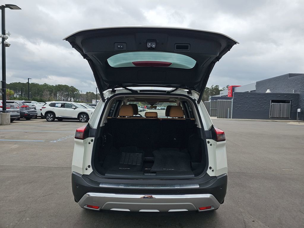 Used 2023 Nissan Rogue Platinum w/ Platinum Premium Package image 16