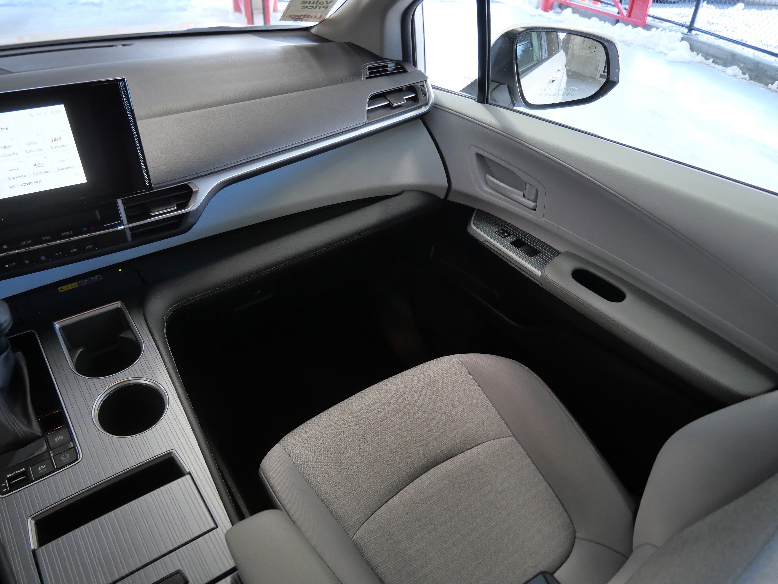 Certified 2025 Toyota Sienna LE image 12