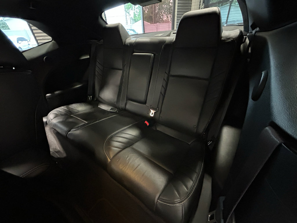 Used 2016 Dodge Challenger SRT w/ Technology Group RWD image 6