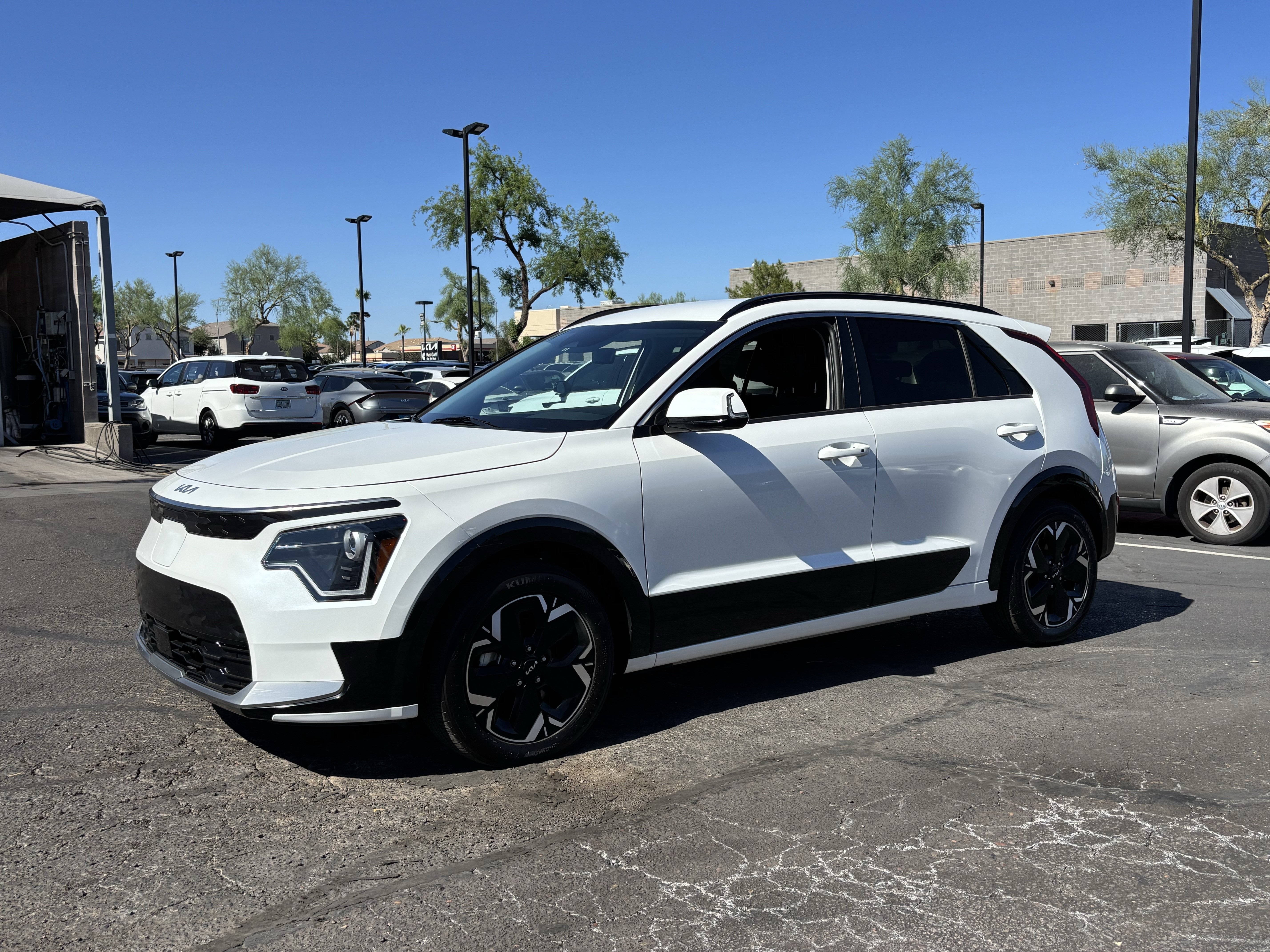Certified 2023 Kia Niro Wind FWD image 6