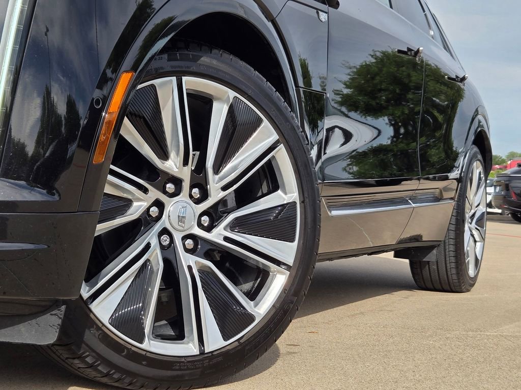 Certified 2025 Cadillac Lyriq Luxury w/ LPO, Floor Liner Package AWD/4WD image 8