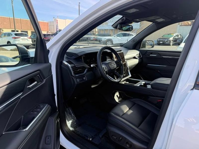 Used 2024 GMC Acadia Elevation FWD image 9