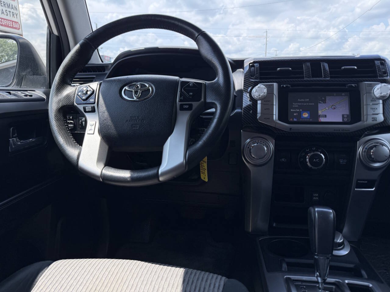 Used 2017 Toyota 4Runner SR5 AWD/4WD image 30