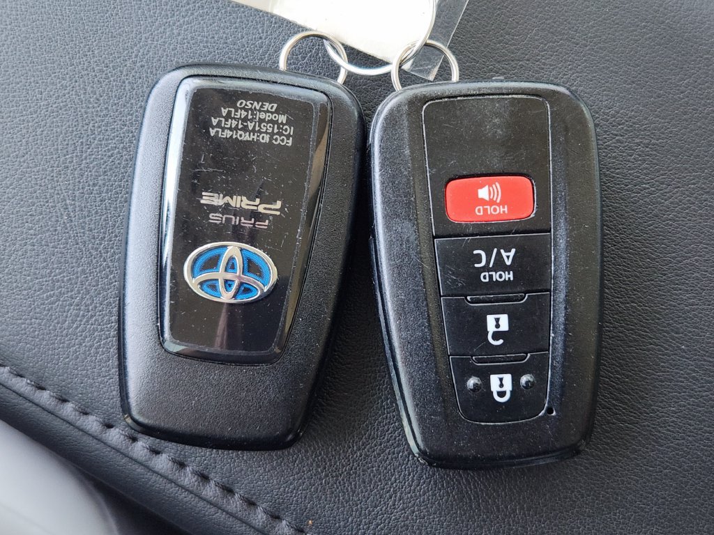 Used 2022 Toyota Prius Prime XLE FWD image 30