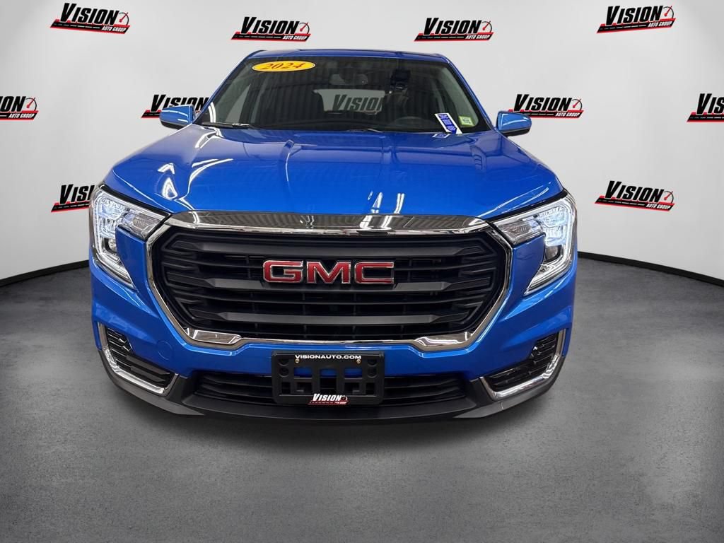 Used 2024 GMC Terrain SLE AWD/4WD image 2