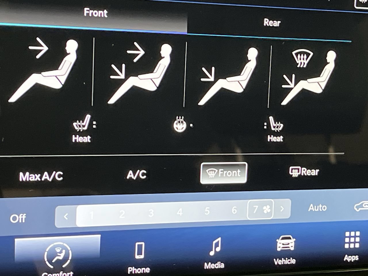 Used 2024 Chrysler Pacifica Touring-L FWD image 23
